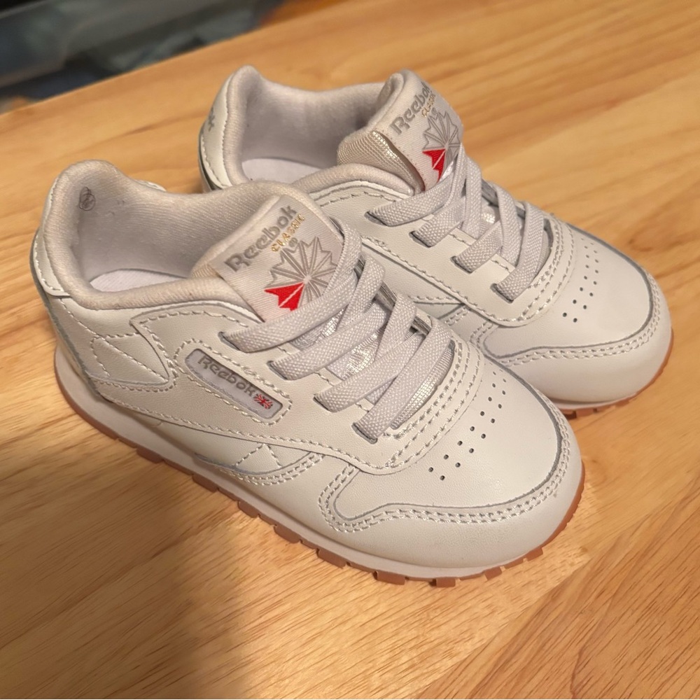 Toddler classic Reebok sneaker, LIKE NEW